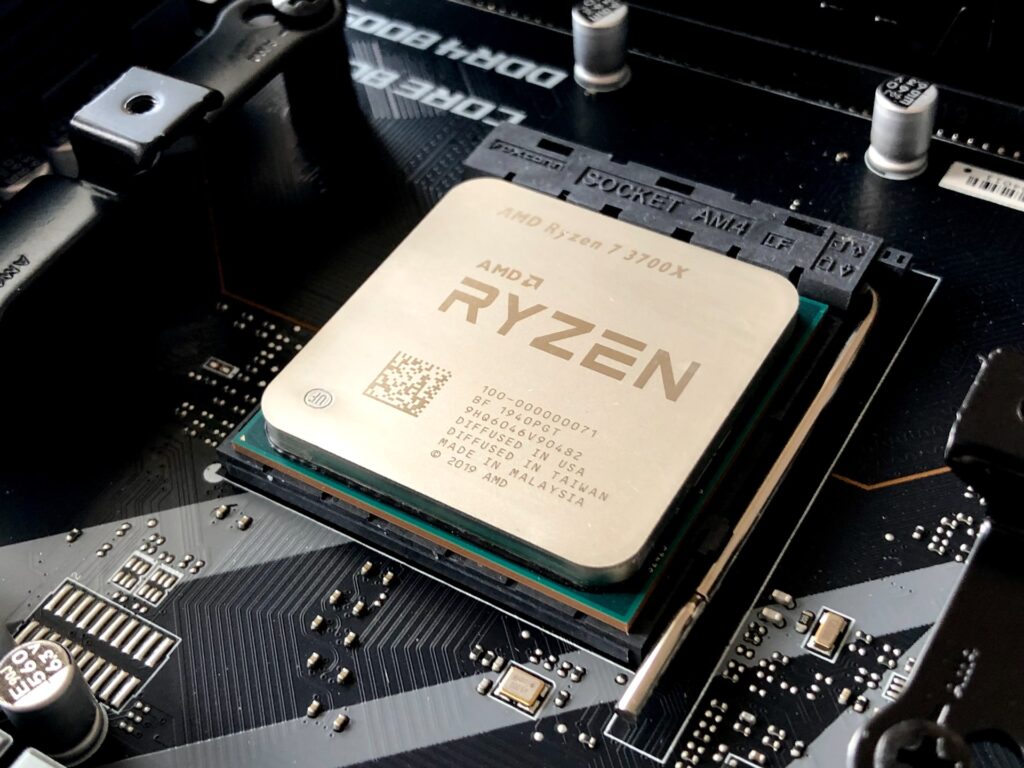 パソコン内部CPU「RYZEN」の写真